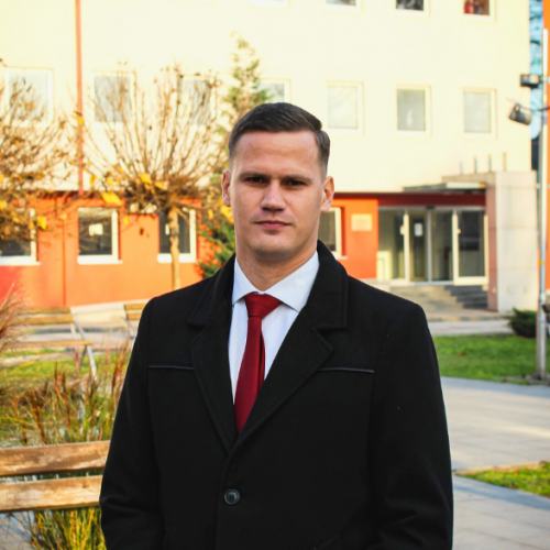Irfan Halilagić – 34-godišnji pravnik iz Lukavca bit će najmlađi premijer u državi