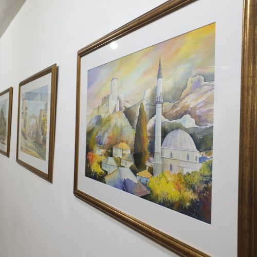 U BKC Tuzla otvorena izložba slika „Tragom bosanskih priča“