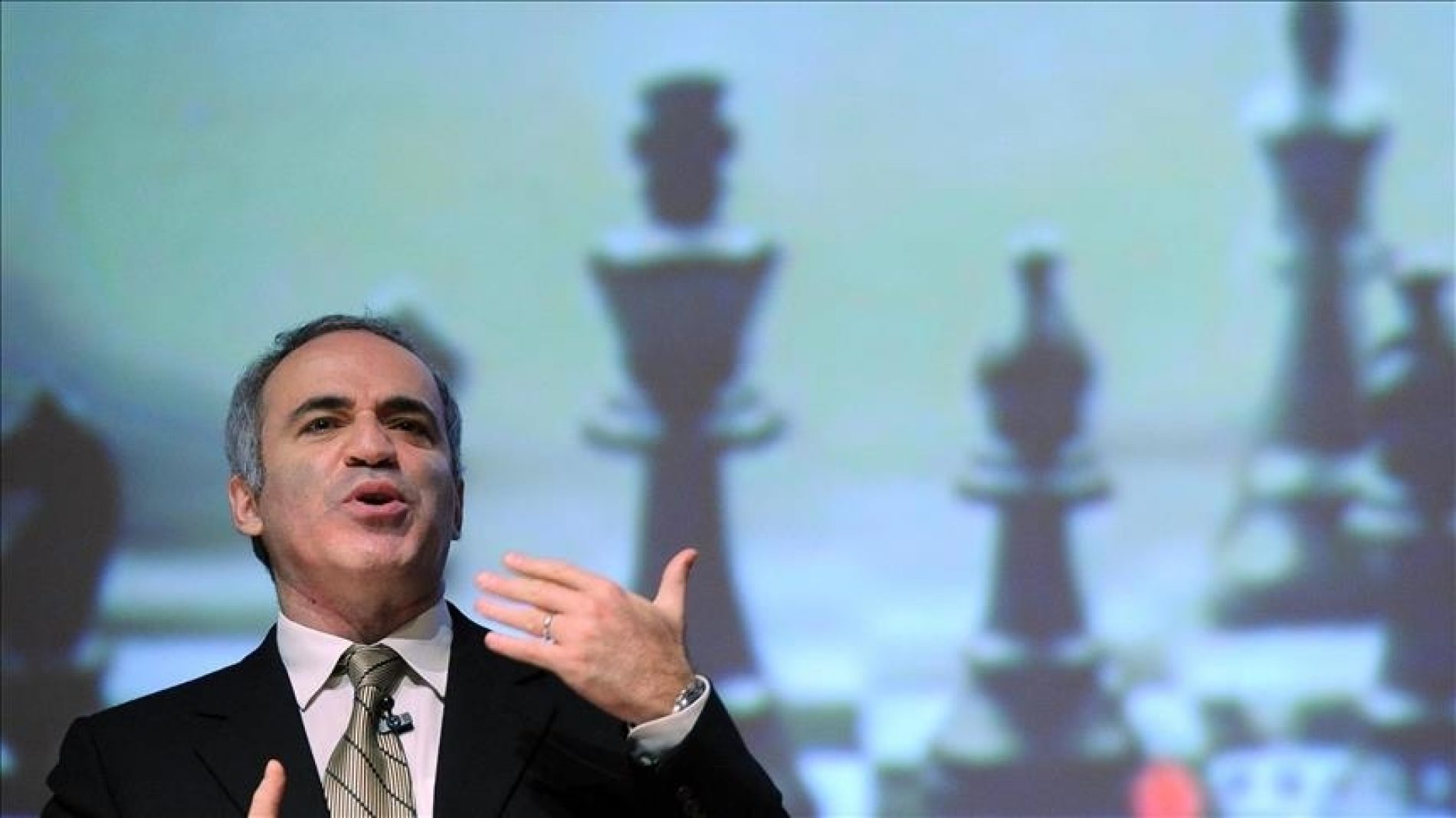 Kasparov: “Dovedite do bankrota Putinovu ratnu mašinu. Zamrznite i zaplijenite ruske finansije i njegove i njegove bande“