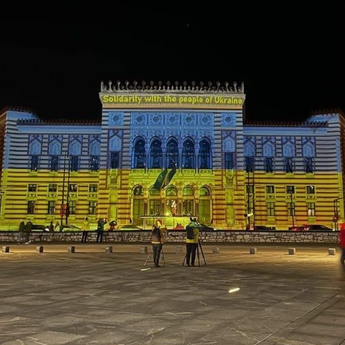 Podrška Grada Sarajeva: Vijećnica u bojama zastave Ukrajine