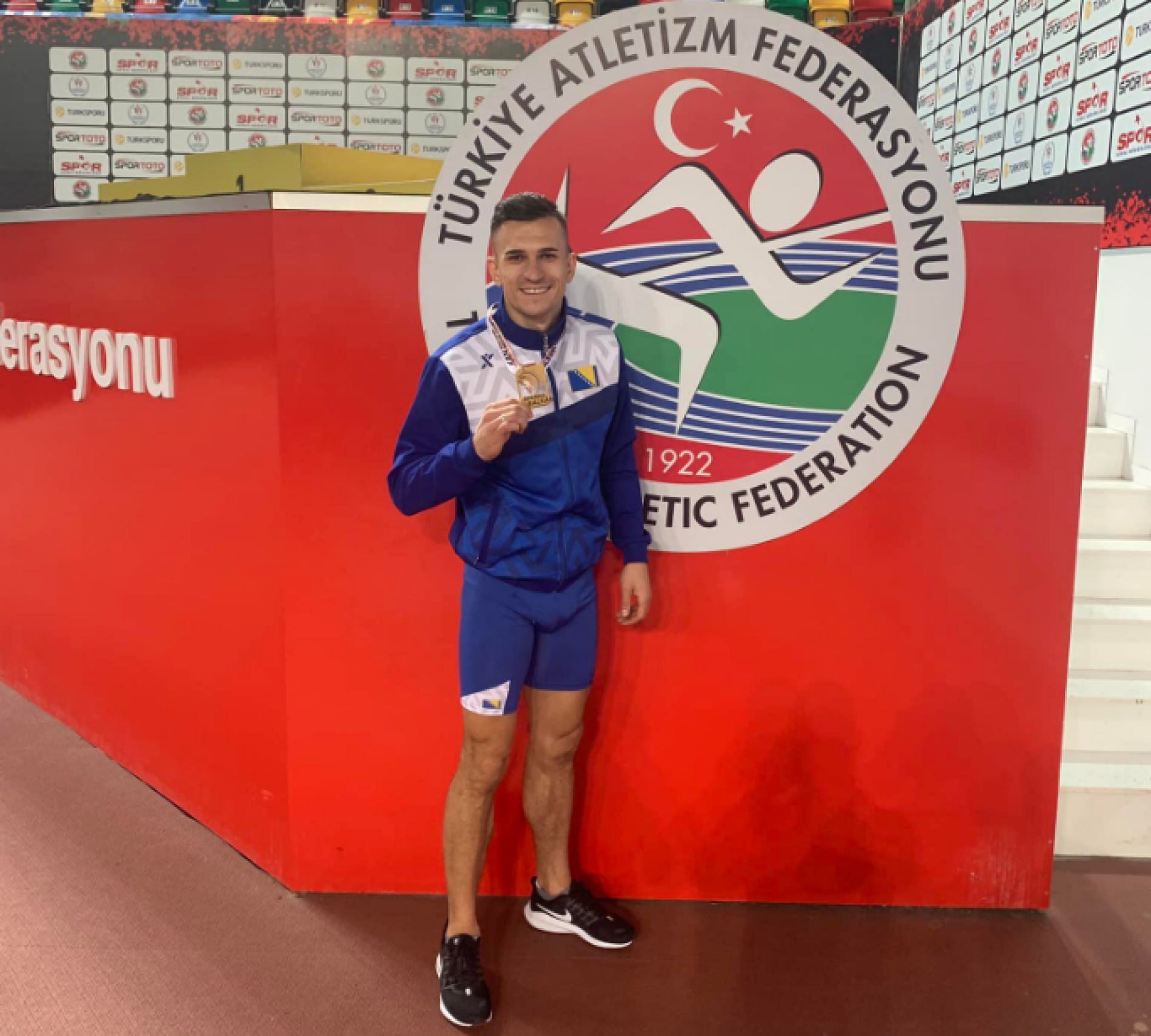 Abedin Mujezinović osvojio zlatnu medalju na 800 m na balkanskom dvoranskom prvenstvu