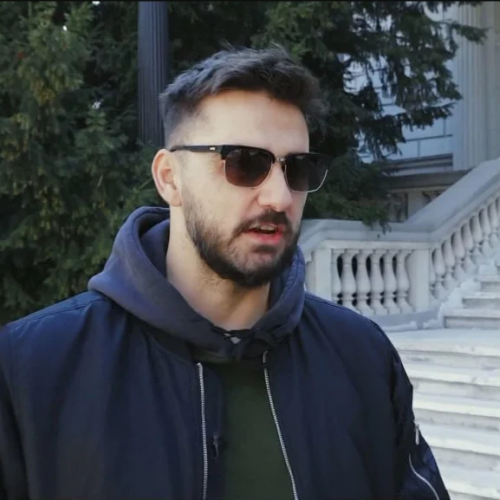 Pjevač Adnan Hamidović o odlasku na Umru: Kad sam se vratio u Bosnu, osjećao sam se kao da imam krila