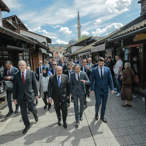 Predsjednik parlamenta Turske Sentop i delegacija prošetali Baščaršijom