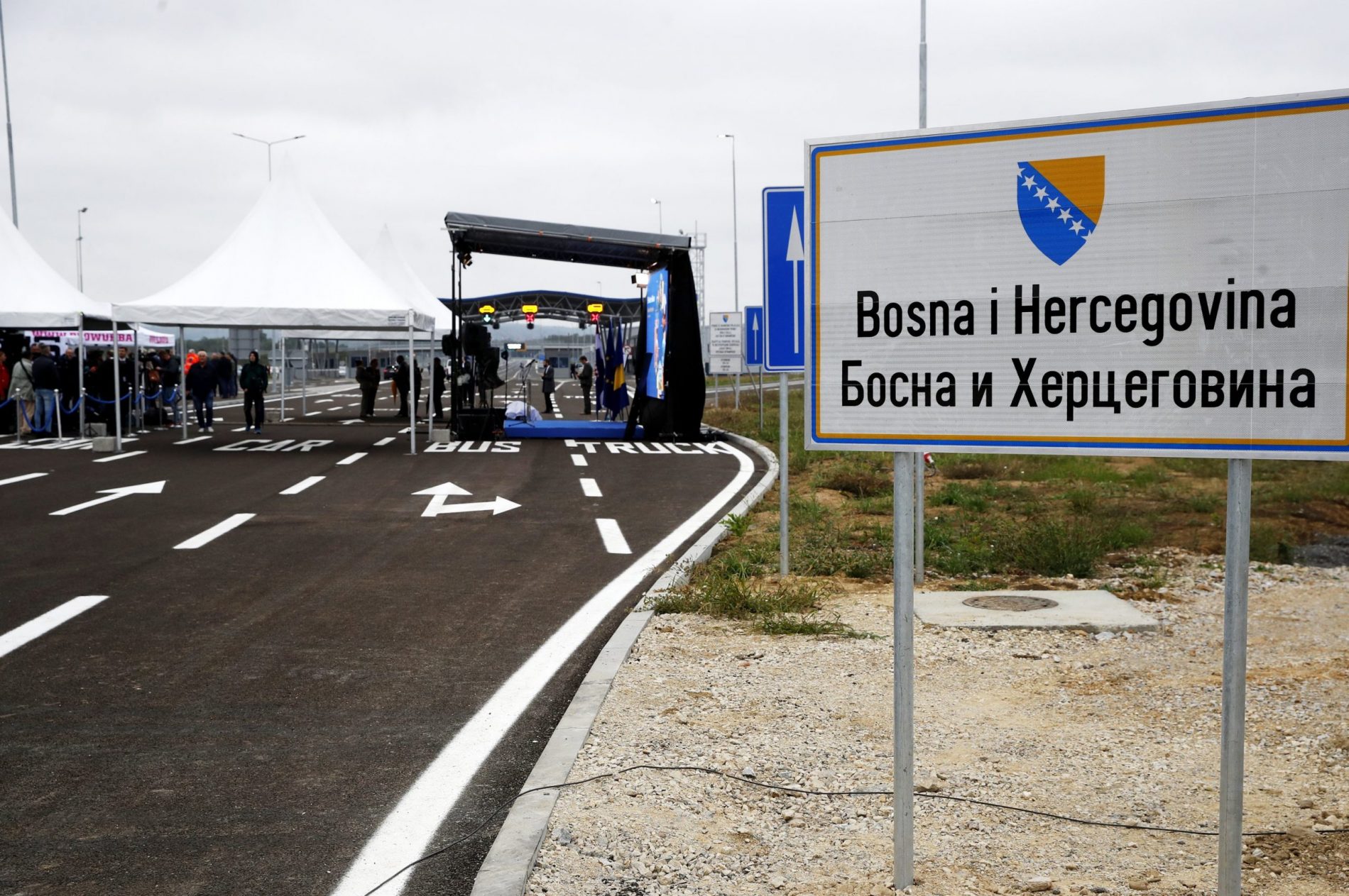 Dalmatinsko turističko opremanje provodi se u bosansko-hercegovačkim dućanima: ‘Ispada da je kod susida isplativije’
