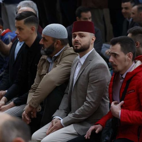 Muslimani obilježavaju Ramazanski bajram: Centralna bajramska svečanost u GHB džamiji u Sarajevu