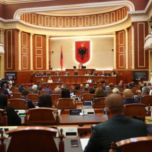 Parlament Republike Albanije usvojio rezoluciju kojom se odaje počast žrtvama genocida u Srebrenici