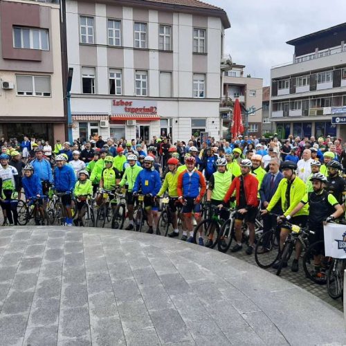 Više od 300 biciklista krenulo iz Bihaća prema Srebrenici