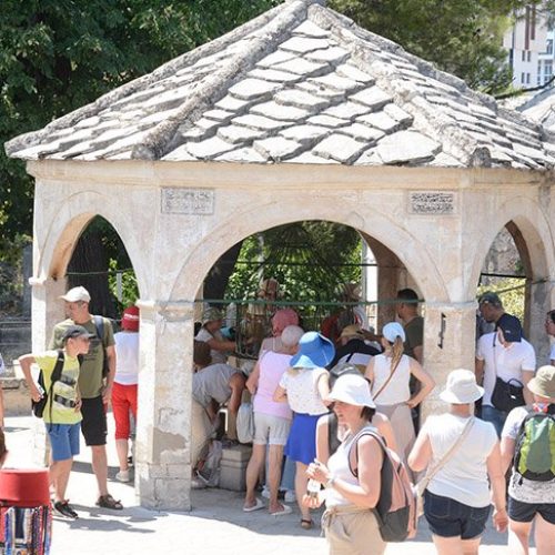 Toplotni val u Hercegovini: Turisti traže osvježenje u Neretvi