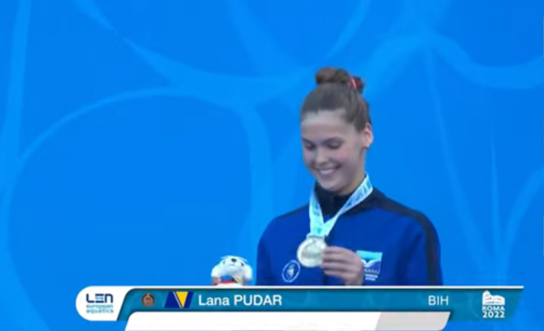 Pogledajte Laninu utrku i dodjelu medalja! Našoj plivačici čestitali istaknuti bosanski sportisti