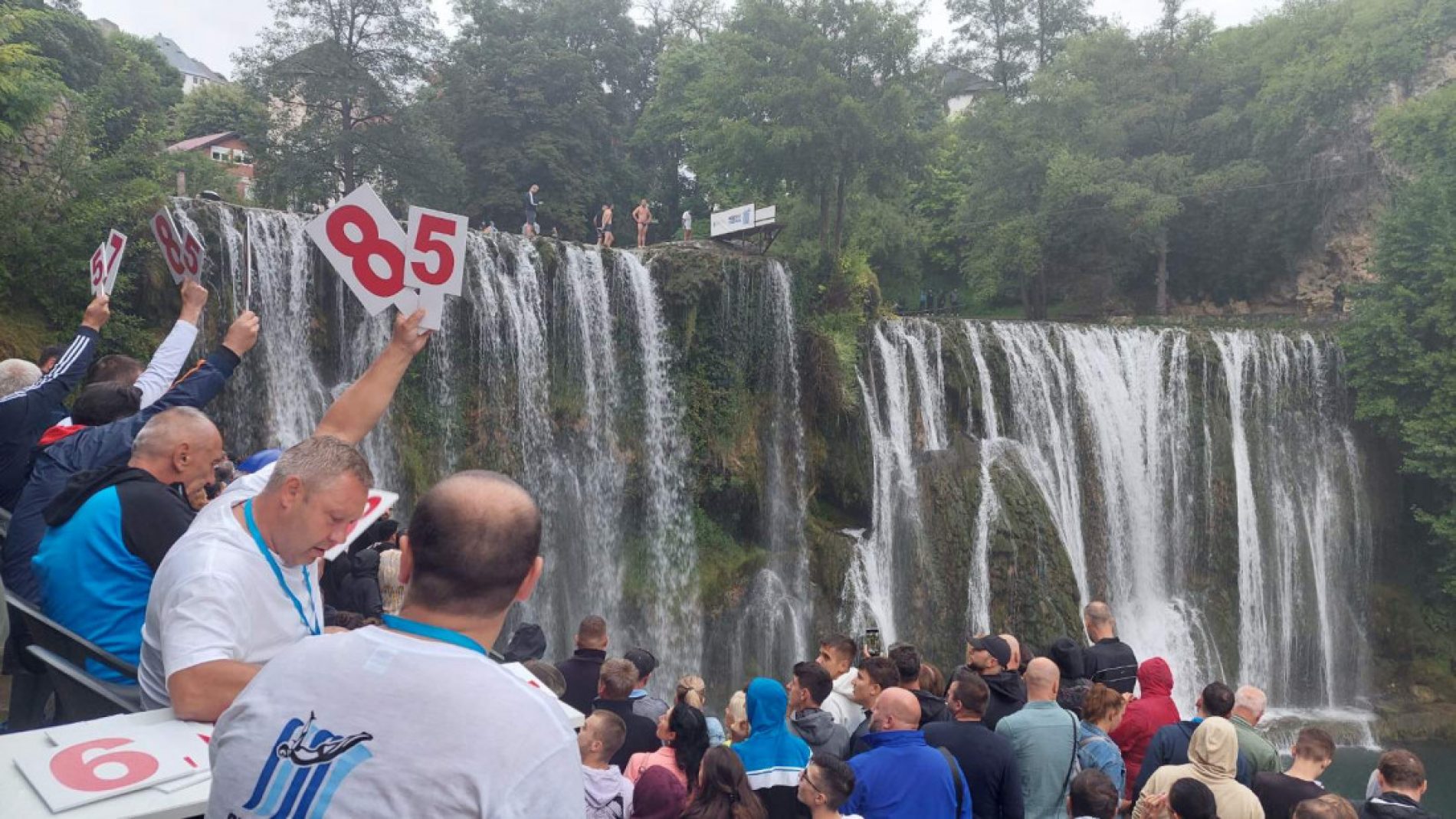 Dino Bajrić pobjednik skokova na vodopadima Plive u Jajcu