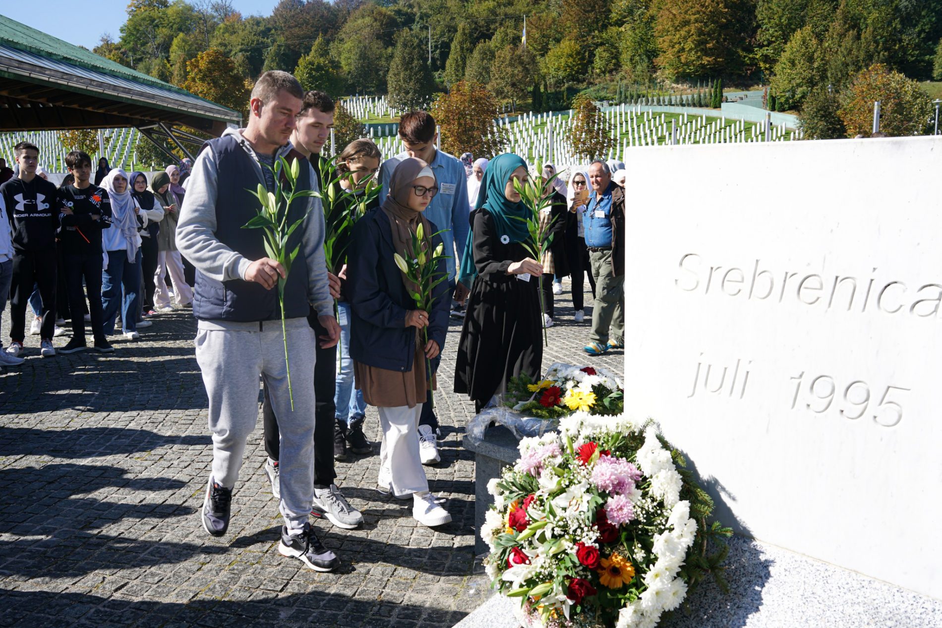 Srebrenica: Mladi Bošnjaci Zagreba i njihovi prijatelji iz RH posjetili Memorijalni centar