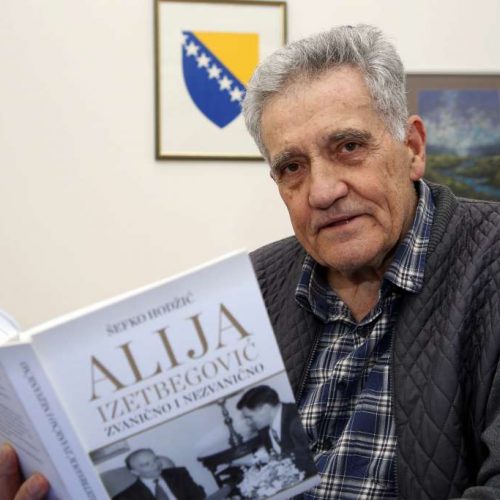 Objavljena knjiga ‘Alija Izetbegović zvanično i nezvanično’, novinara Šefke Hodžića