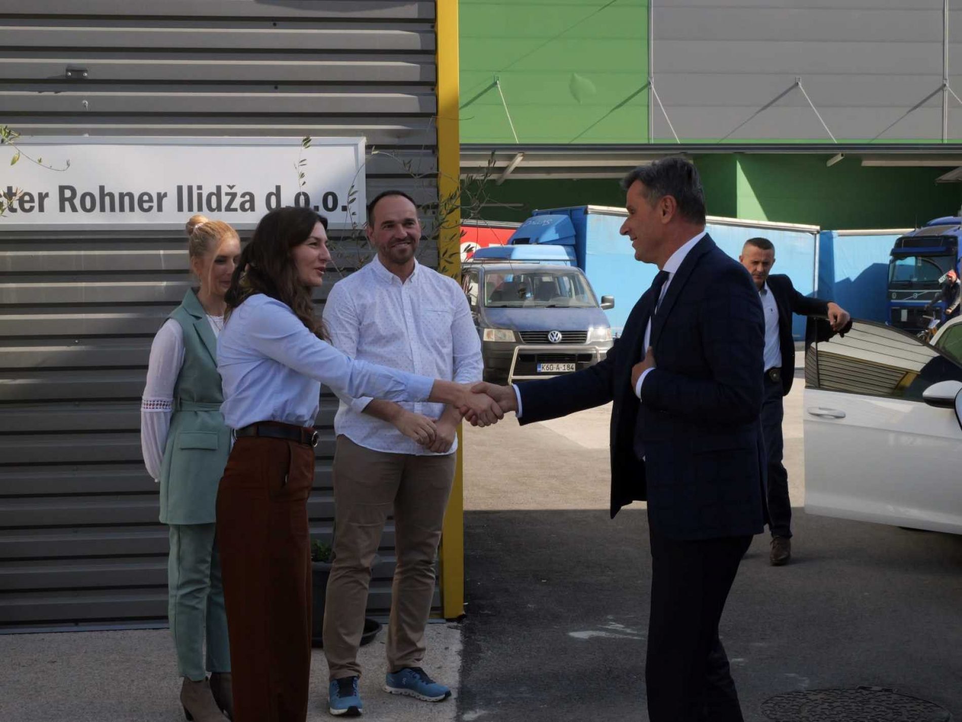 Premijer Novalić posjetio firmu koja će prva u BiH koristiti GMO u procesu farbanja tkanina