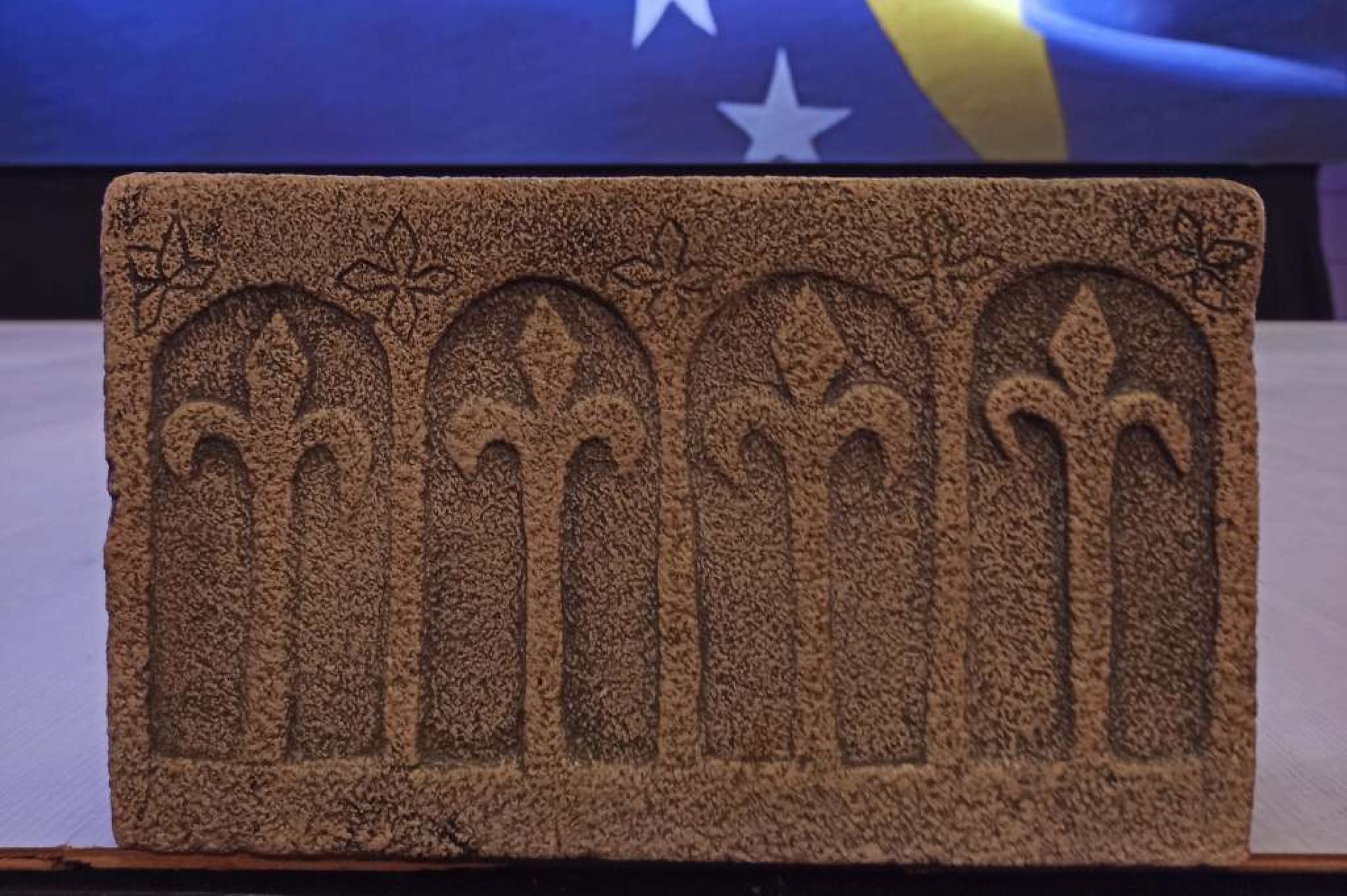 Fondacija Stećak povodom Dana bosanske državnosti predstavlja izložbu ‘Svjedoci’