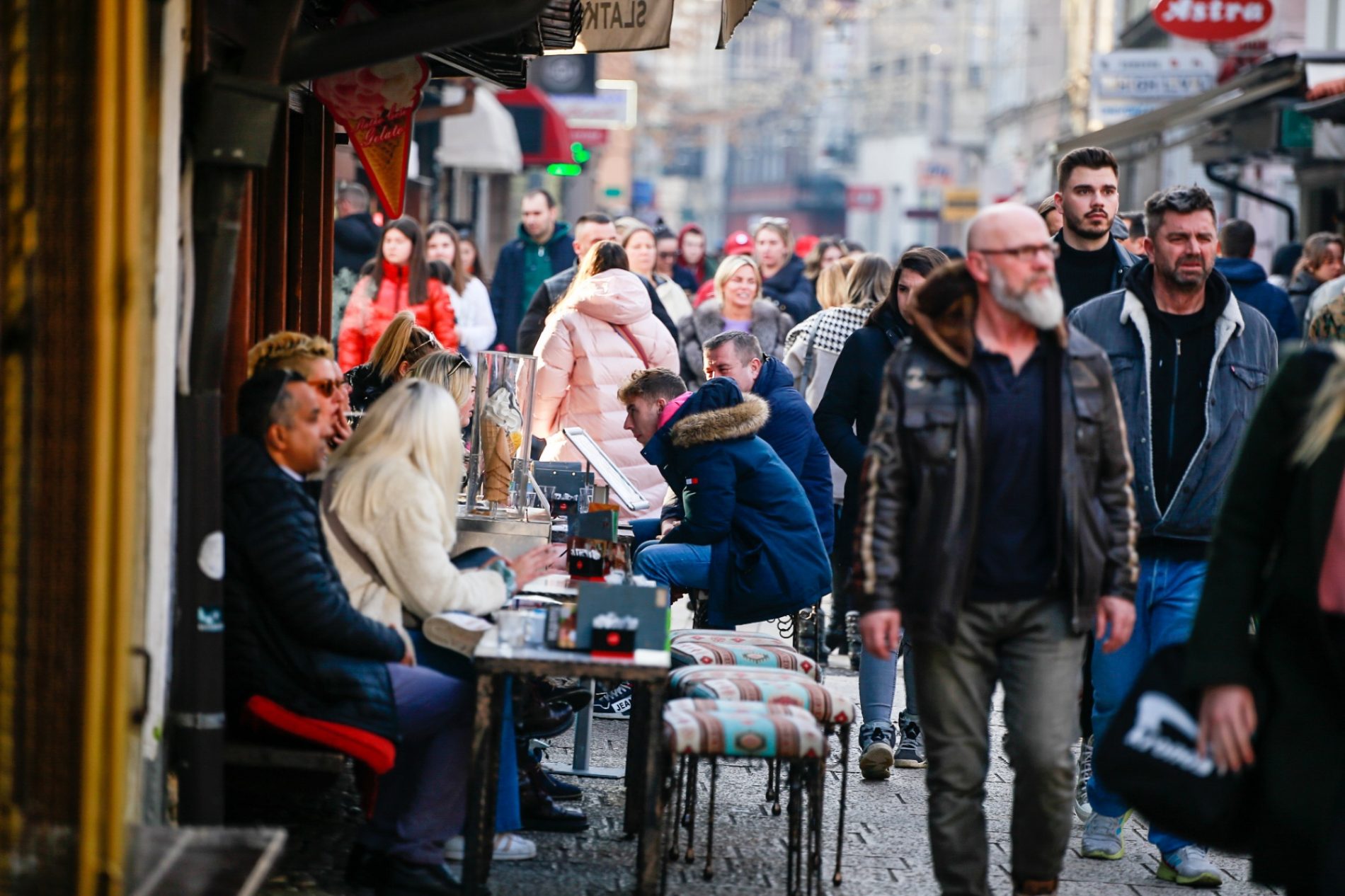 Sarajevo: Ulice Starog Grada prepune gostiju, omiljena destinacija za novogodišnje praznike