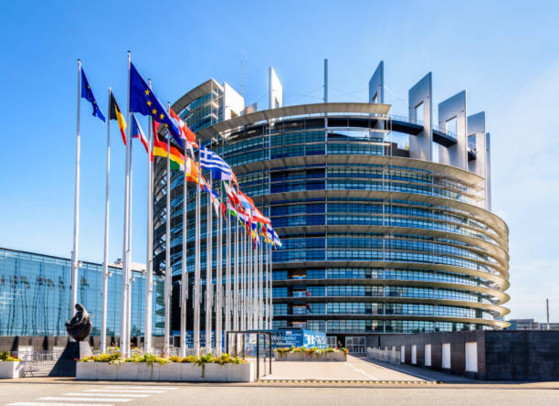 Evropski parlament traži sankcije za Dodika i proziva Šmita zbog nametnutih odluka