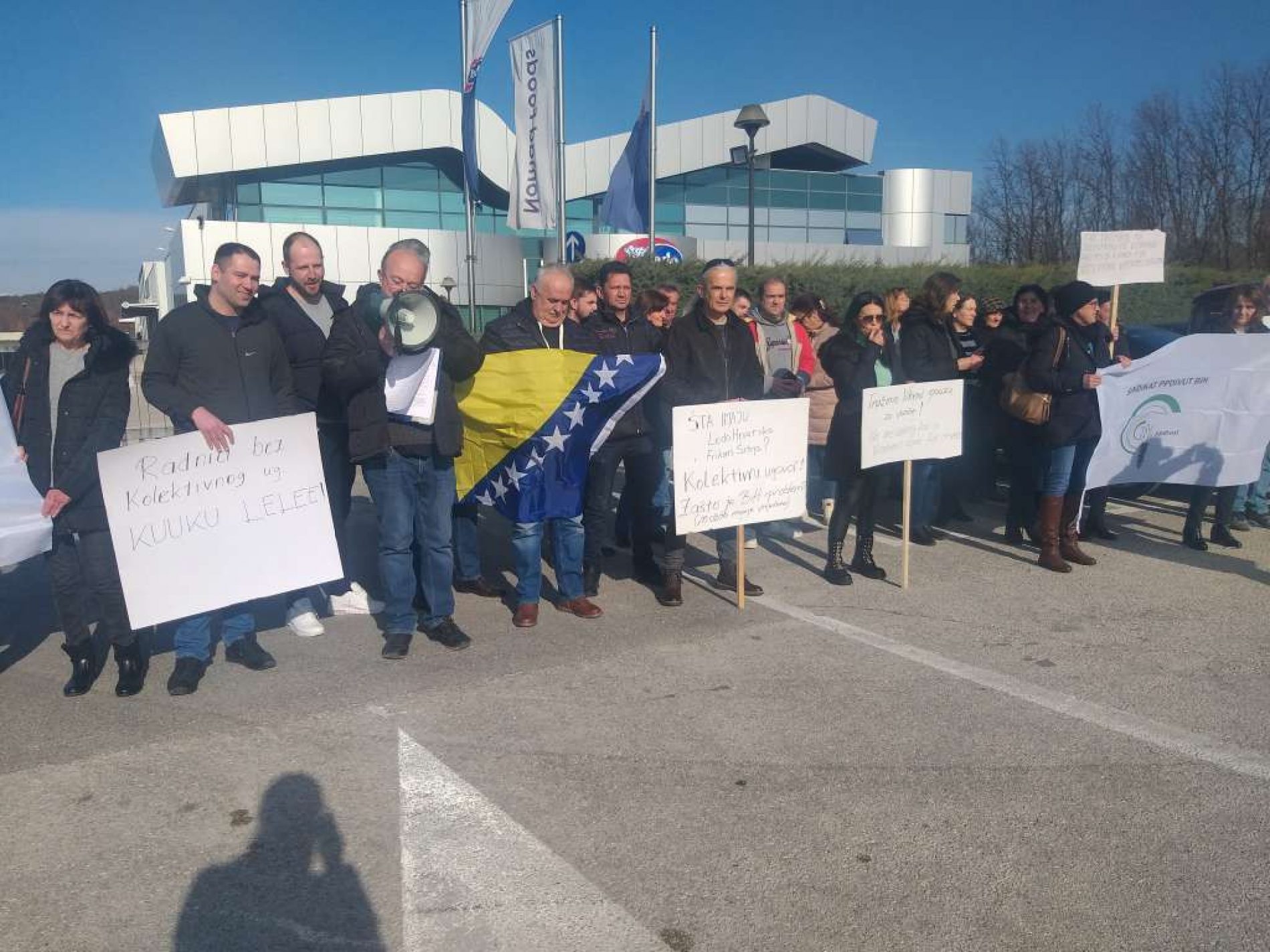 Hrvatska kompanija izrabljuje bosanske zaposlenike? Radnici Leda u Čitluku održali štrajk upozorenja