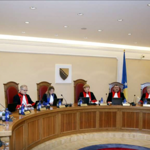 Troje sudija Ustavnog suda BiH u izdvojenom mišljenju napisalo: “Miješanje visokog predstavnika u Opće izbore 2022. je nečuveno”