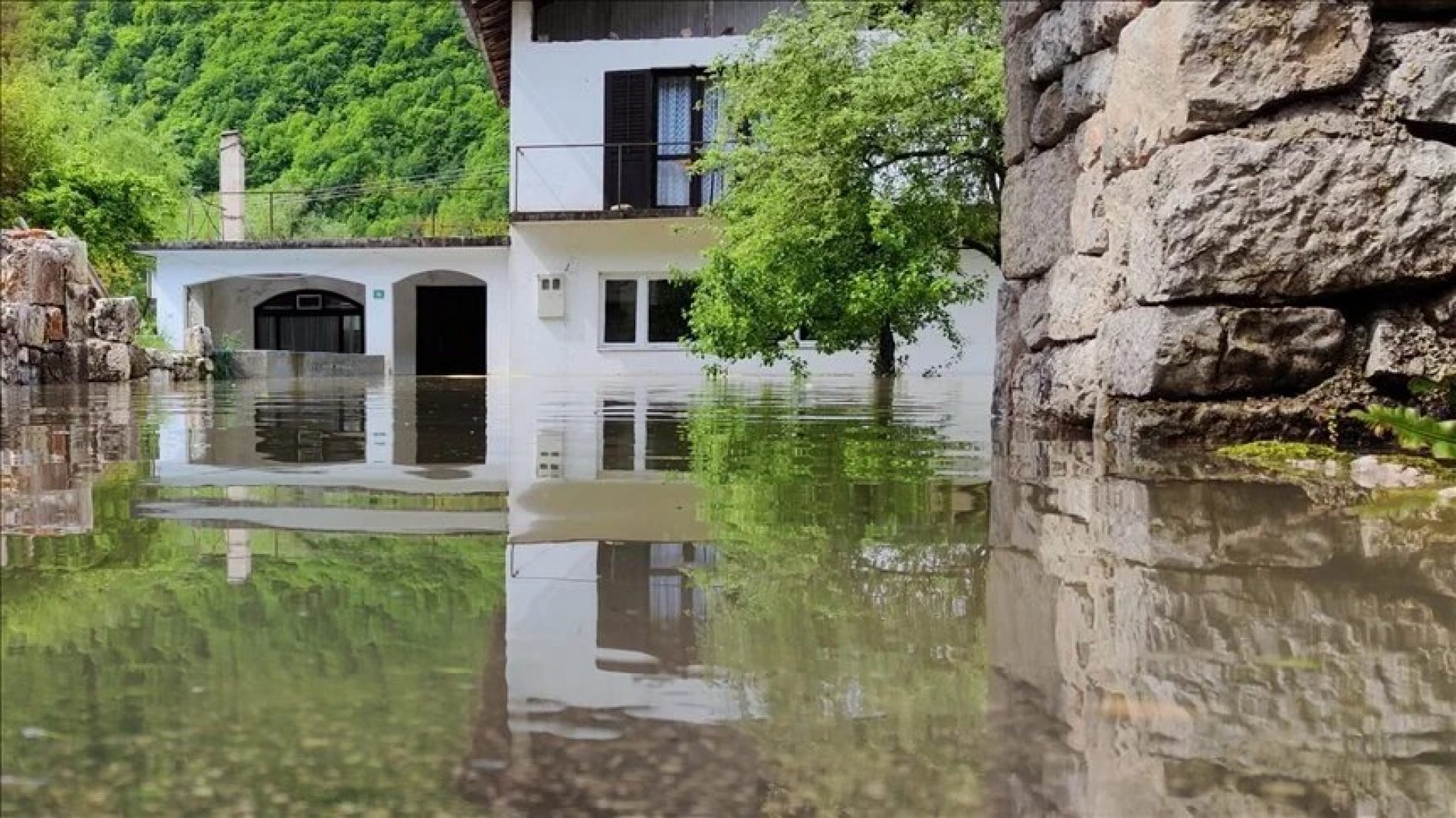 Obilne padavine uzrokovale probleme u Krajini: U Sanskom Mostu poplavljeno petnaestak stambenih objekata