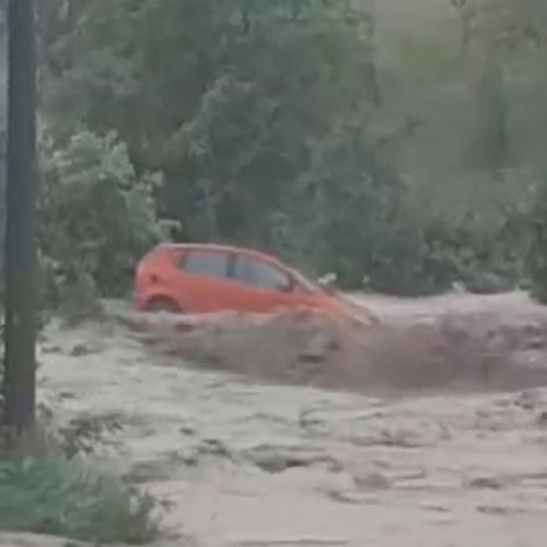 Nakon Teočaka, poplave i u Sapni – bujica nosila i automobile