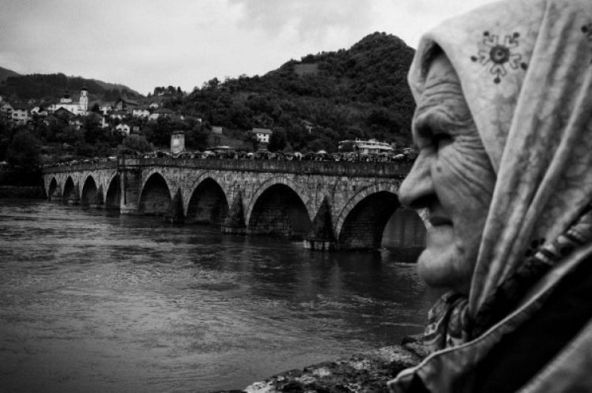 Podsjećanje na stravične zločine u Višegradu: U “živim lomačama“ ubijeno više od 140 žena, djece i staraca