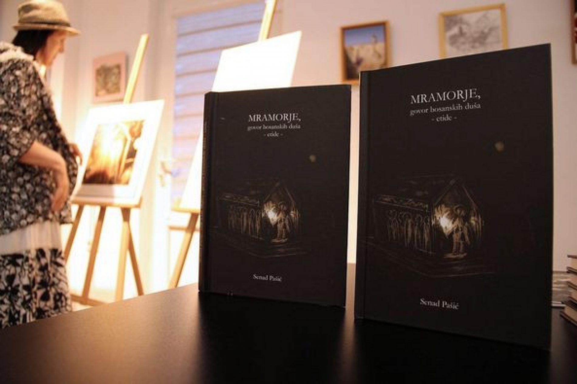 “Mostarsko ljeto” : Promovirana knjiga i otvorena izložba „Mramorje, govor bosanskih duša – etide”