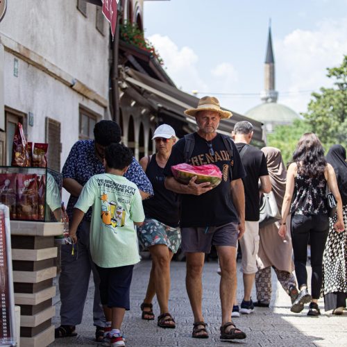 FOTO Građani i turisti preplavili ulice Sarajeva