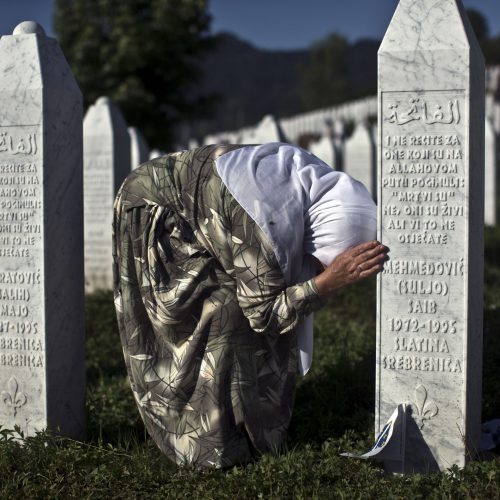 Političkom porazu, Trojka je dodala poniženje. I ne samo sebe, već naroda, države i svih žrtava i porodica žrtava genocida u Srebrenici