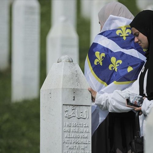 Skupština Turske objavila zajedničku deklaraciju kojom se osuđuje genocid u Srebrenici. Erdogan poručio da Turska neće dozvoliti da se ponove patnje poput genocida u Srebrenici