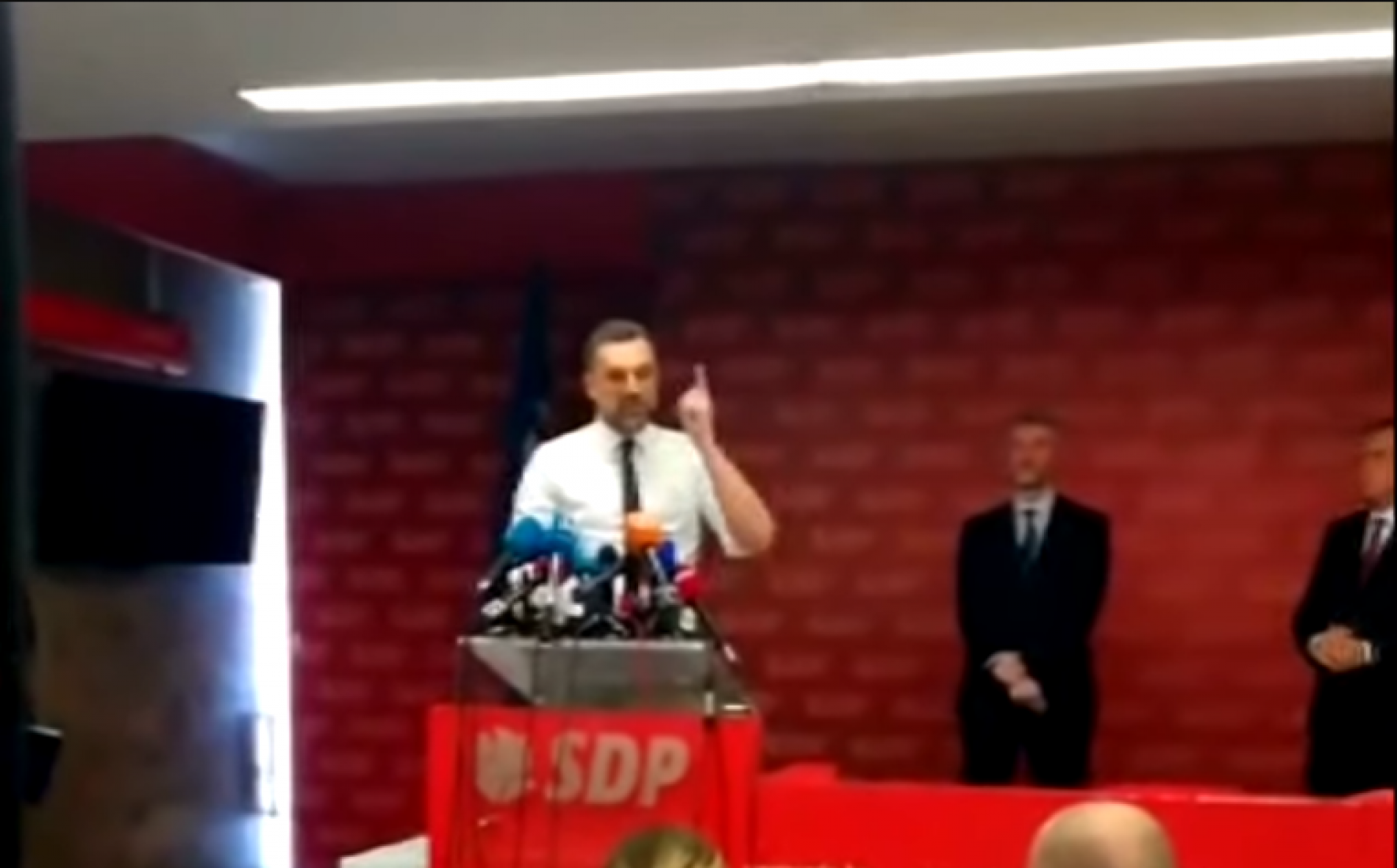 Konaković ponizan ispred Dodika i Čovića – u Sarajevu izvrijeđao novinarku, dijete šehida