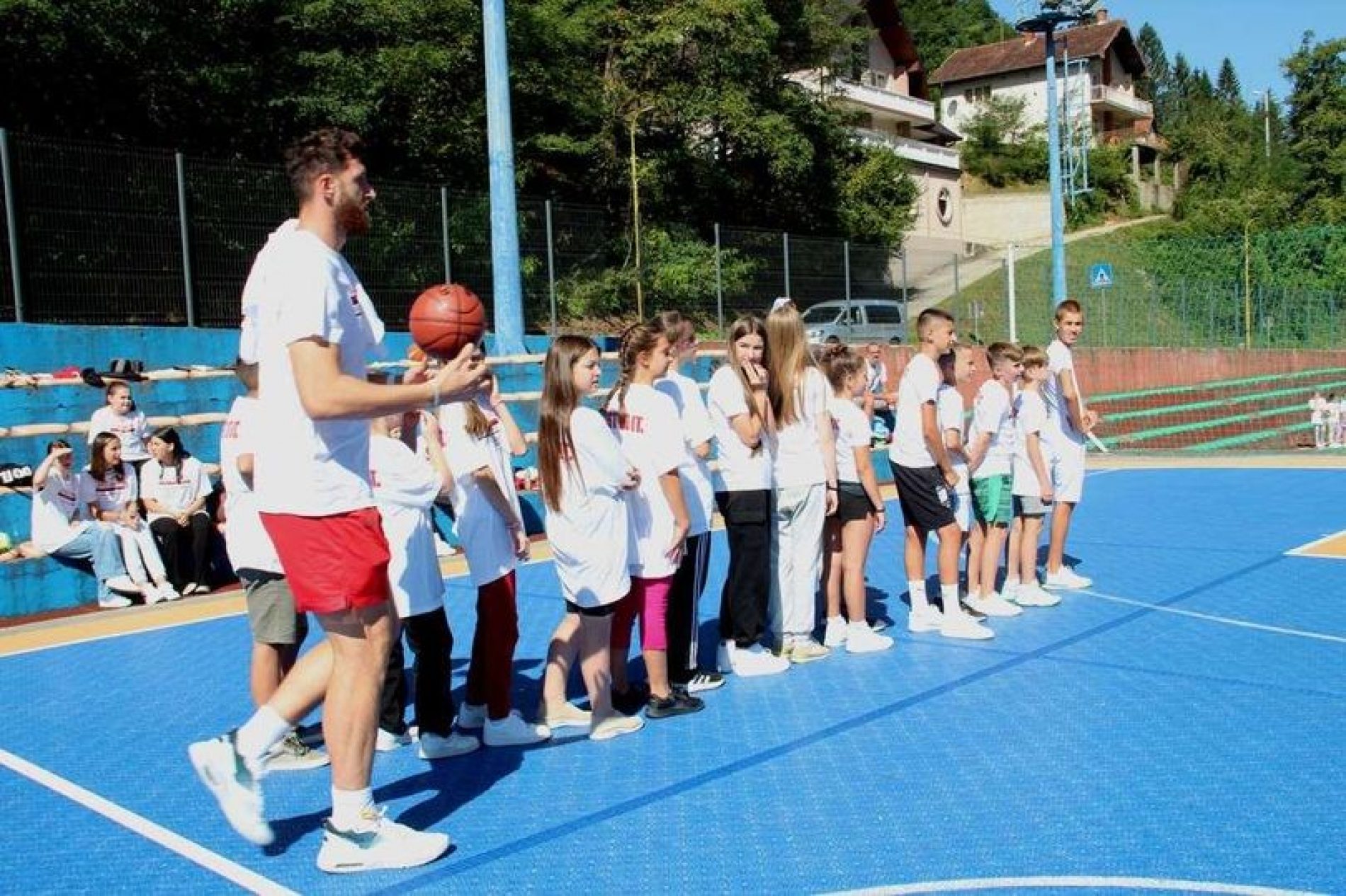 Nurkić u Srebrenici: Želim pomoći ovoj djeci izgradnjom škole i košarkaškog terena