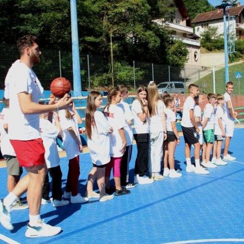 Nurkić u Srebrenici: Želim pomoći ovoj djeci izgradnjom škole i košarkaškog terena