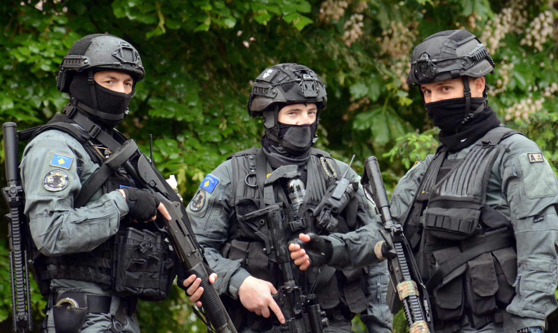 Kosovska policija u manastiru Banjska – Policijske ekipe uhvatile desetine osoba