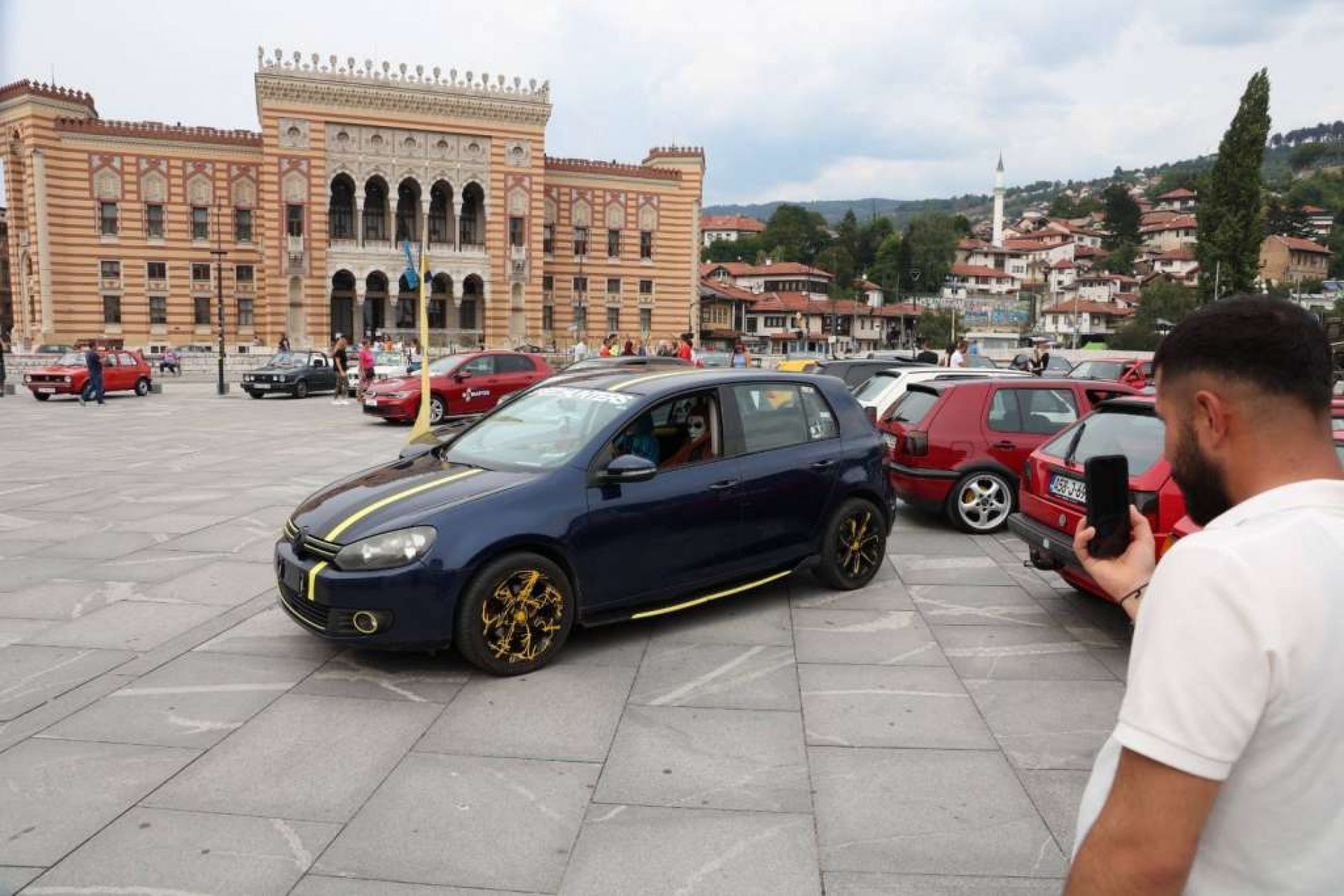 Građani i gosti Sarajeva uživaju u izložbi automobila ‘Golf Fest 2023’