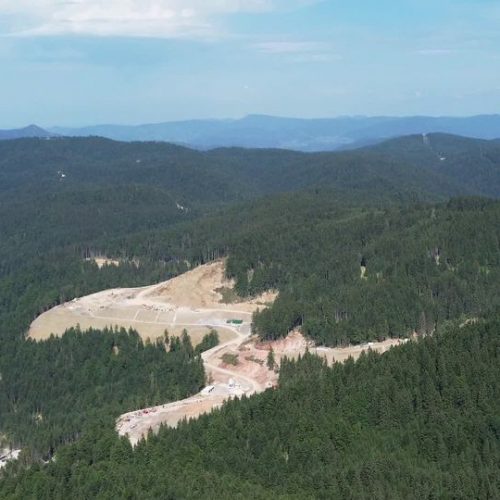 U toku završne pripreme za početak proizvodnje u rudniku u Varešu, istovremeno Bosni i Hercegovini naloženo da zaustavi eksploataciju ruda