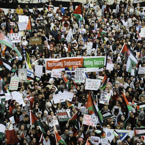 Hiljade ljudi na skupu podrške narodu Palestine u Sarajevu: “Zaustavite genocid u Gazi”