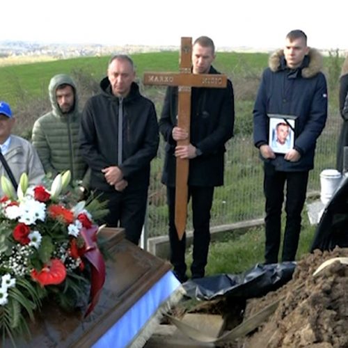 Sahranjen povratnik u Derventu Marko Mišić, prije mjesec teško pretučen