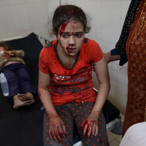 Ne prestaju izraelski napadi na bolnice i škole u Gazi
