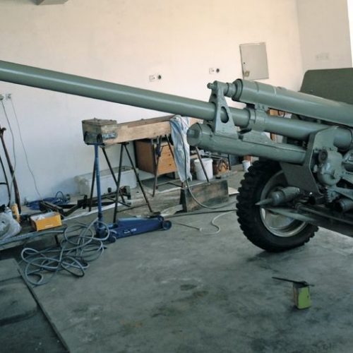 Iz kasarne Oružanih snaga u Tuzli izuzeto 26 topova i 3,3 miliona metaka!