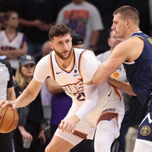 Bosanski košarkaš pruža odlične partije u NBA, ne zaustavljaju ga ni udarci protivnika