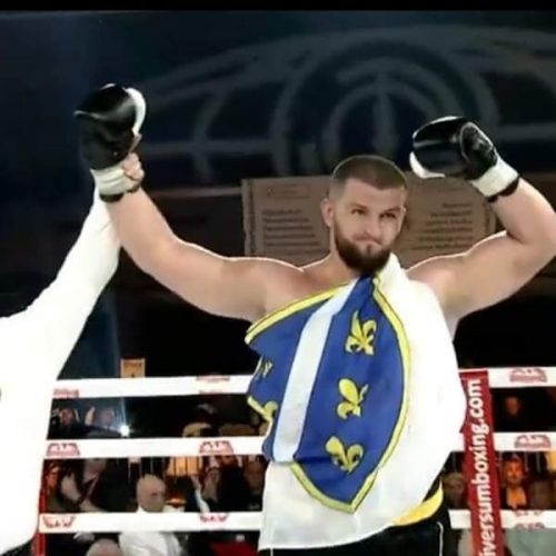 Ahmed Krnjić ubilježio pobjedu u svom bokserskom debiju