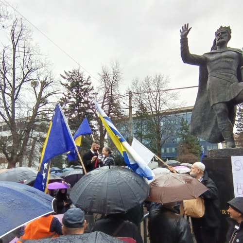 Protestna šetnja ‘Svi za Bosnu, Bosna, za sve’ –  ‘Kralju Tvrtko, mi ti se kunemo da Bosnu izdati nećemo’