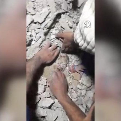 Beba spašena ispod ruševine nakon izraelskog napada u Pojasu Gaze