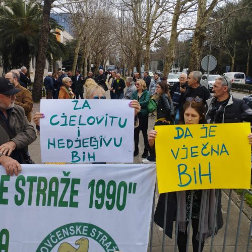 Dodik u Podgorici: Građani ga dočekali povicima ‘fašisti’, on s Mandićem pričao o ‘srpskom svetu’
