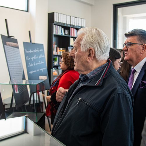 U Podgorici otvorena izložba “Priče iz Srebrenice”
