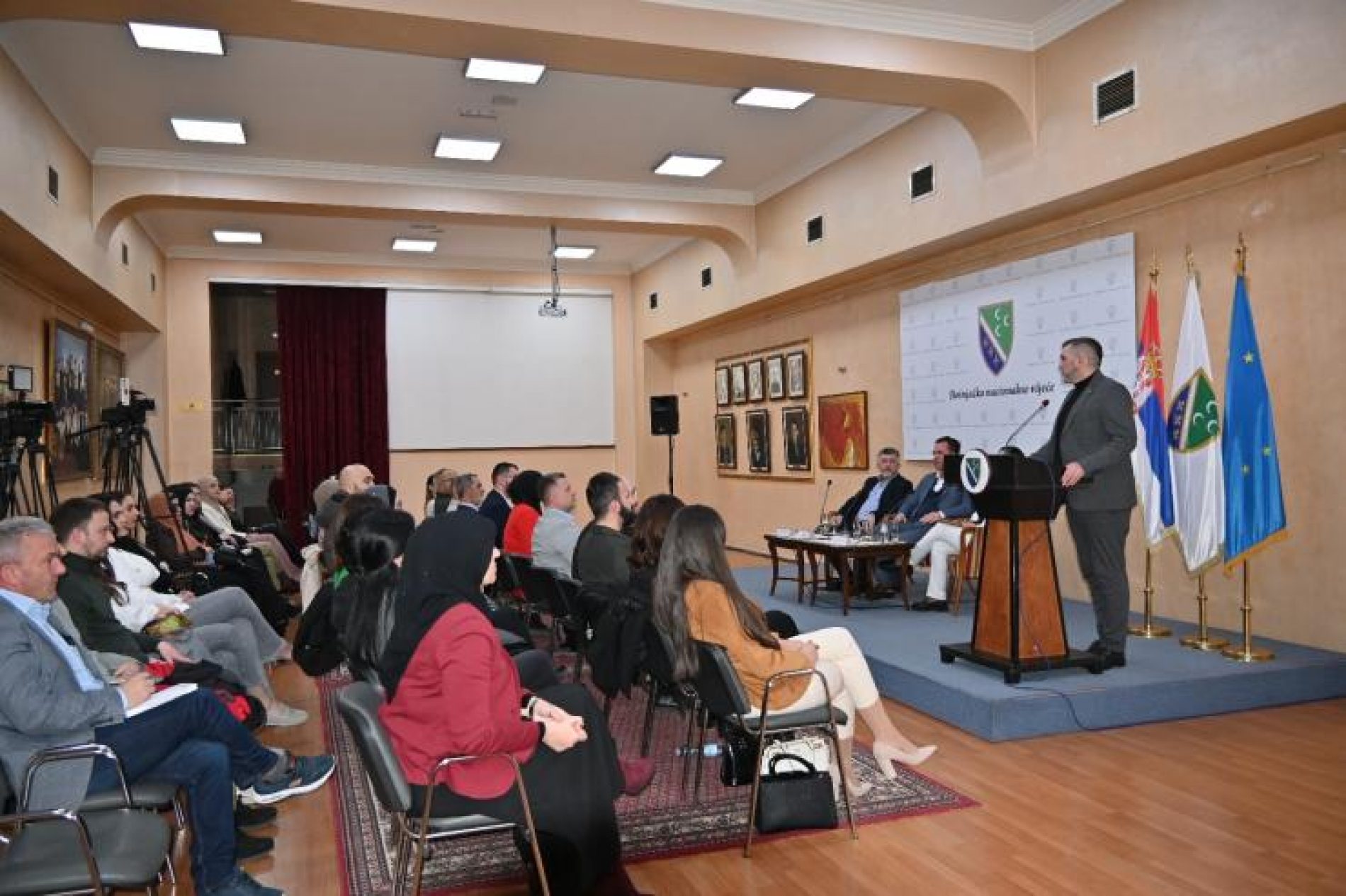U Novom Pazaru održana Javna tribina „Bosanski jezik i školstvo“