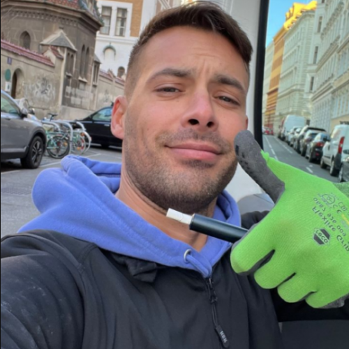 Glumac iz Sandžaka završio na građevini zbog neslaganja s Vučićem