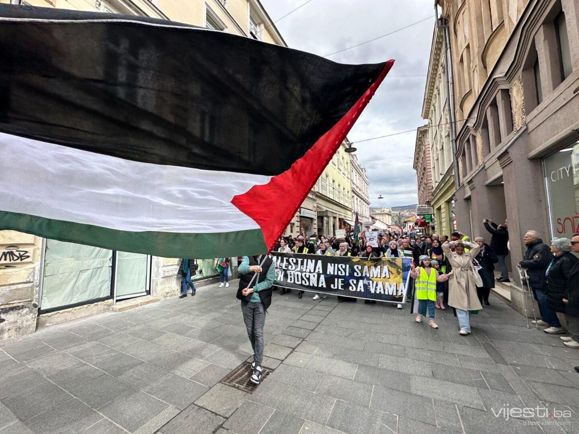 U Sarajevu održana mirna šetnja i humanitarni bazar u znak podrške palestinskom narodu