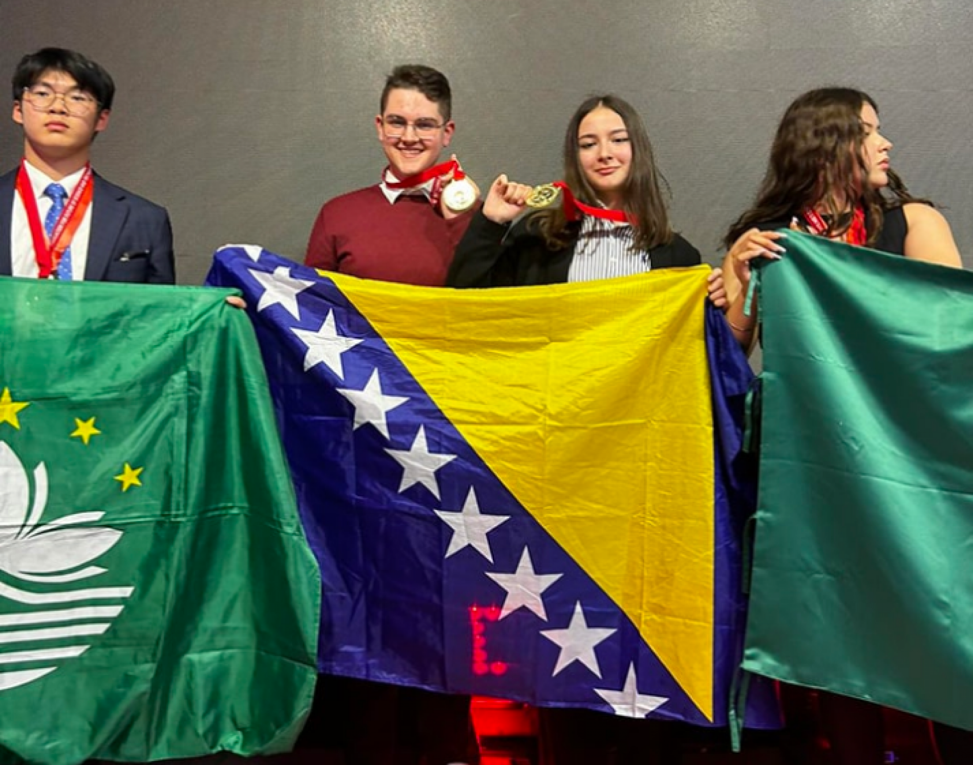 Pet medalja za bosanske učenike na naučnoj olimpijadi IFEST u Tunisu