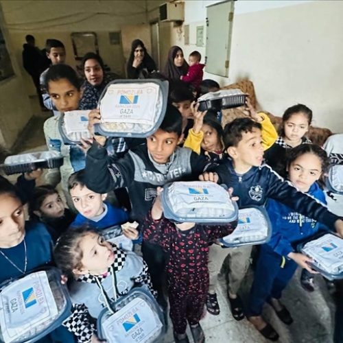 Udruženje Pomozi.ba počelo s podjelom iftara u Gazi